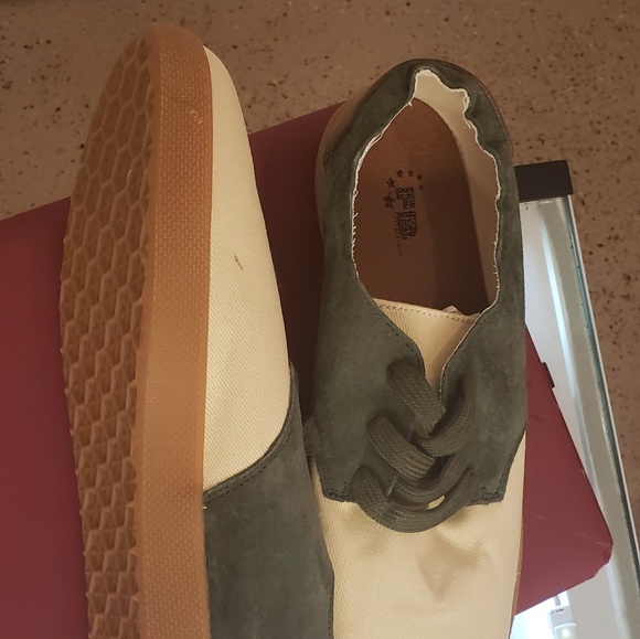 Beand new comfortable casual two tone shoes - Picture 6 of 8